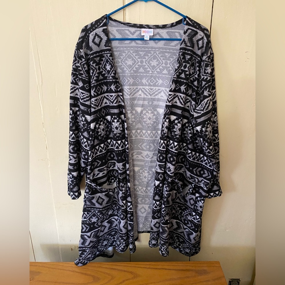 Lularoe Lindsay black and white 2xl